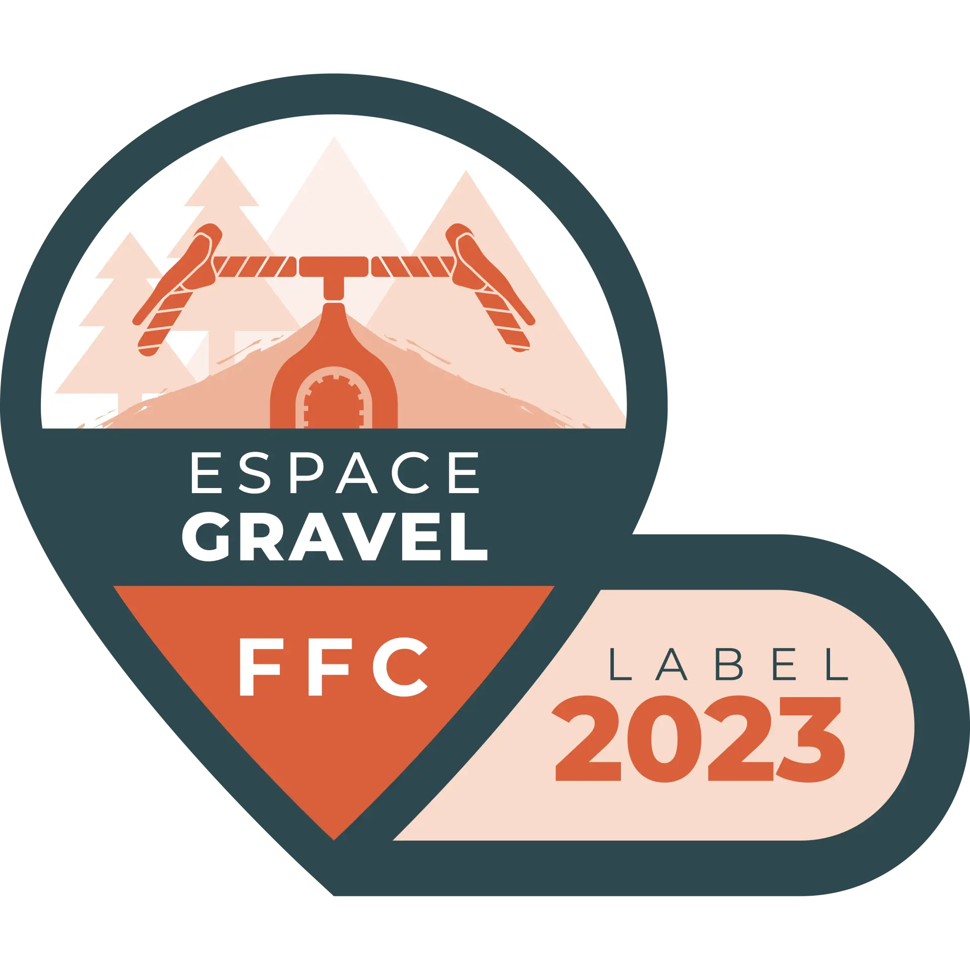 Logo circolare blu con una bicicletta stilizzata in rosso e arancione, testo 'ESPACE GRAVEL FFC LABEL 2023'