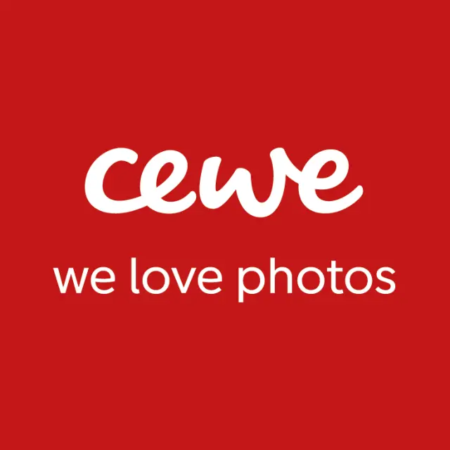 Cewe logo with the text 'we love photos' below